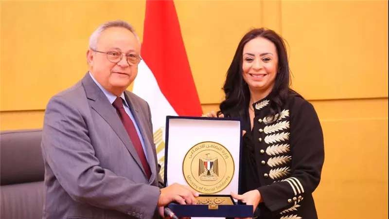 تعاون بين التضامن ومكتبة الإسكندرية لدعم وتنمية قدرات الأسرة والطفل والشباب والفتيات والمرأة وذوي الإعاقة