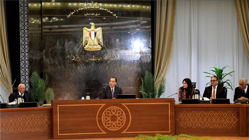 رئيس الوزراء خلال اجتماع 