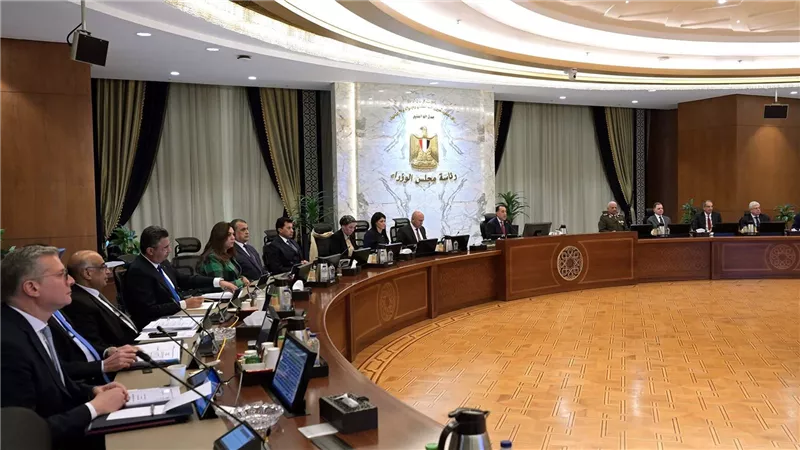 مجلس الوزراء يناقش مسودة مشروع قانون بشأن المناطق المركزية للمال والأعمال