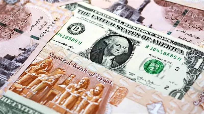 الدولار يتراجع ويقترب من 49 جنيه.. مفاجأة صادمة في الذهب.. حدث هام بسوق السيارات.. وقرار عاجل من المركزي