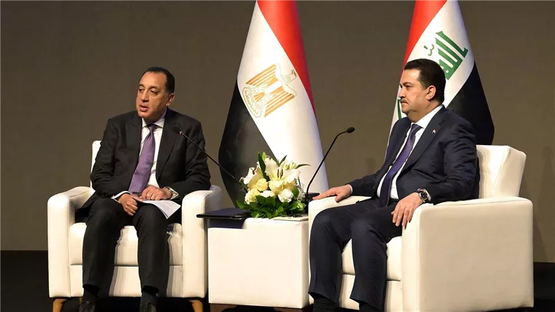 رئيسا وزراء مصر والعراق يترأسان منتدى أعمال 
