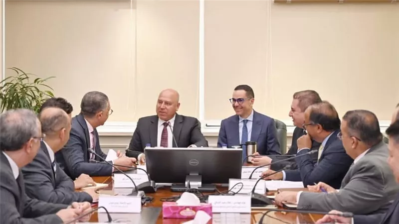 وزيرا الصناعة والاستثمار يبحثان معايير الموافقة على إنشاء المناطق الحرة الخاصة الجديدة