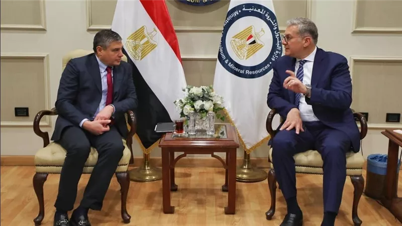 وزير البترول يبحث مع رئيس شركة بيكر هيوز خطط تطوير الحقول المتقادمة