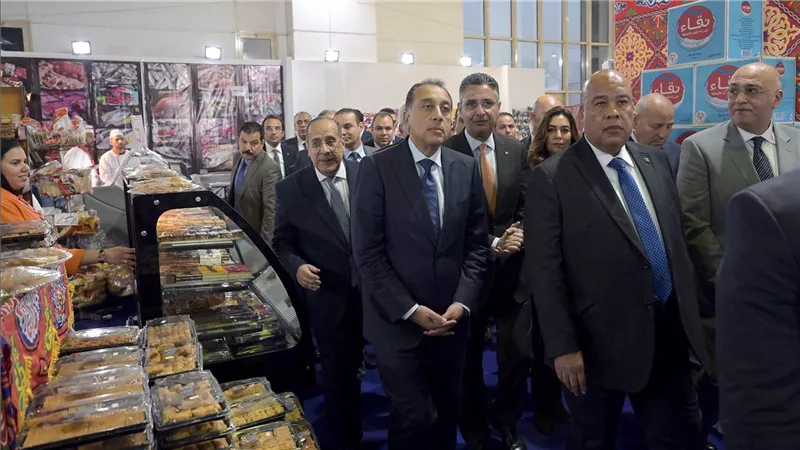 تخفيضات 30%.. رئيس الوزراء يفتتح المعرض الرئيسي 