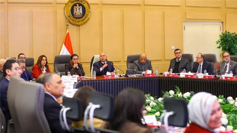 الوزير: تشكيل لجنة لمعاينة المدفن الصحي بالعاشر من رمضان لاستغلاله في تدوير المخلفات 