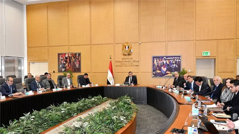 وزير الإسكان يتابع موقف تنفيذ أبراج 