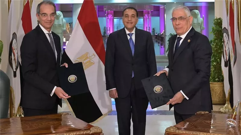 رئيس الوزراء يشهد توقيع بروتوكول تعاون بين 