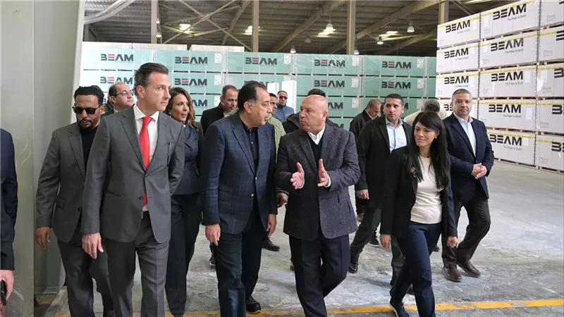 باستثمارات 100 مليون دولار.. رئيس الوزراء يفتتح توسعات مصنع شركة 