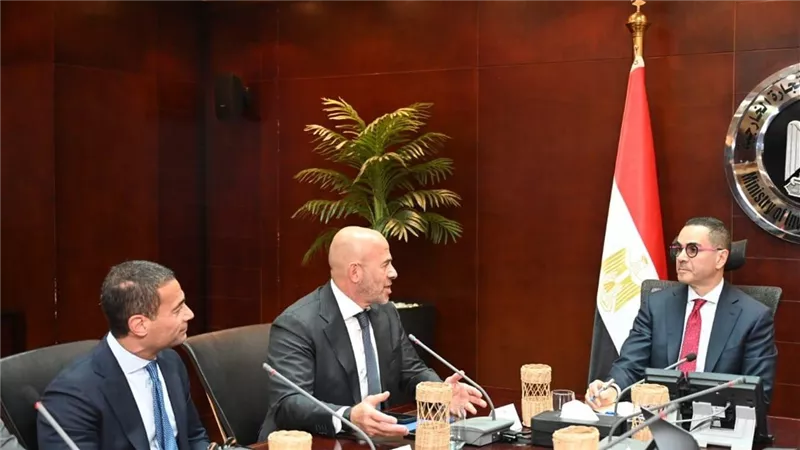 «إنكوم» تسعى لإنشاء مجمع مراكز بيانات عالمية تعمل بالطاقة المتجددة في مصر 