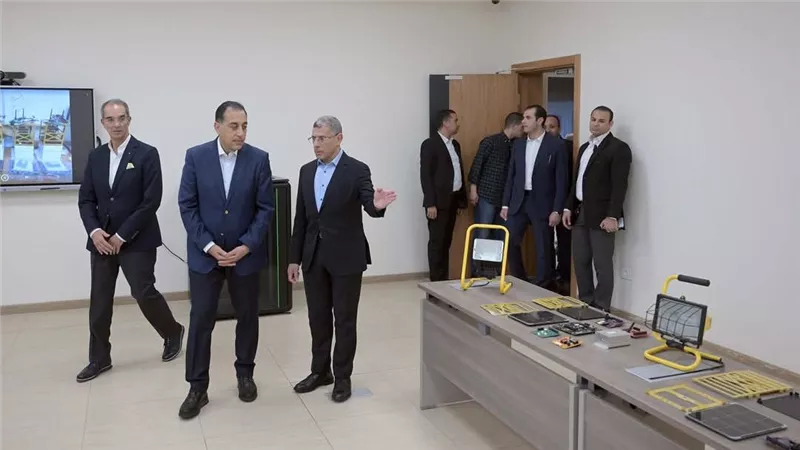 رئيس الوزراء يتفقد وكالة الفضاء المصرية ويطلع على أحدث التطورات فى تكنولوجيا علوم الفضاء