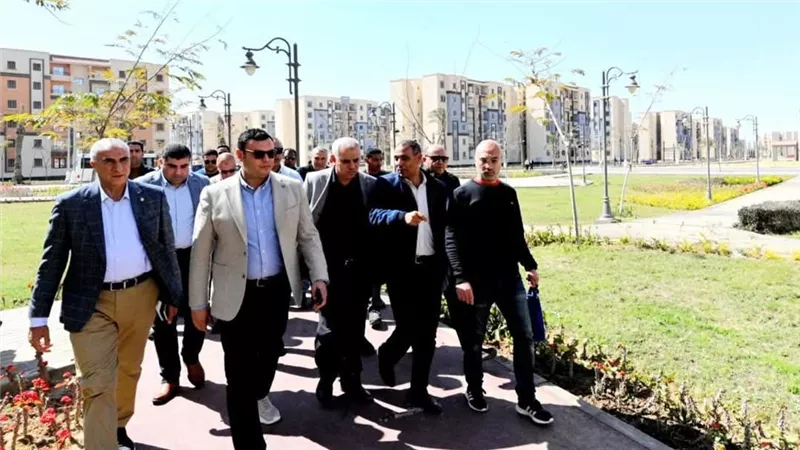 وزير الإسكان يتفقد وحدات المبادرة الرئاسية 