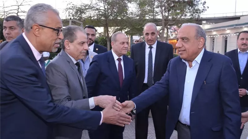 محمود عصمت: العاملون بالكهرباء قادرون على تأمين التغذية اللازمة لمشروعات البناء والتنمية بالمحافظات 