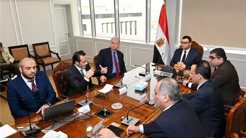 وزير الإسكان يستعرض مقترحًا للمخطط الاستراتيجي لتنمية منطقة غرب رأس الحكمة بالساحل الشمالي