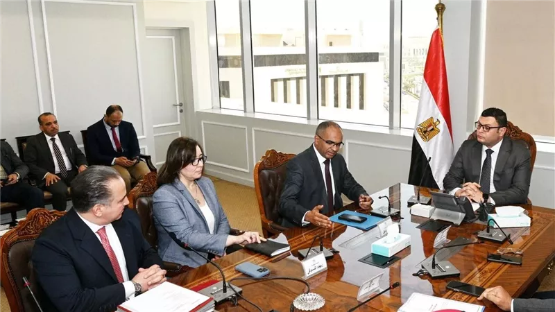 وزير الإسكان يبحث التعاون مع شركة ألمانية متخصصة في مجال مياه الشرب والصرف الصحي