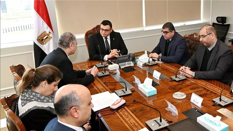  وزير الإسكان يؤكد ضرورة الالتزام بالتوقيتات الزمنية المقررة لإنهاء المشروعات القومية