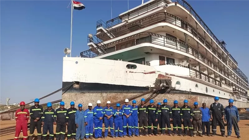 هيئة قناة السويس: الشركة البورسعيدية للأعمال الهندسية تتولى إصلاح الفندق العائم 