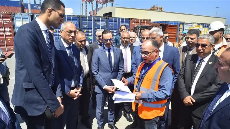 وزير الاستثمار: متابعة إجراءات تقليل زمن الإفراج الجمركي بميناء الإسكندرية لتعزيز تنافسية التجارة 