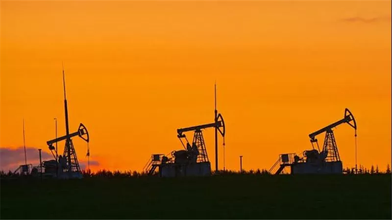 الصين تعمل بصمت لتغيير موازين القوة.. بكين تتحول من استهلاك النفط إلى ريادة الطاقة النظيفة