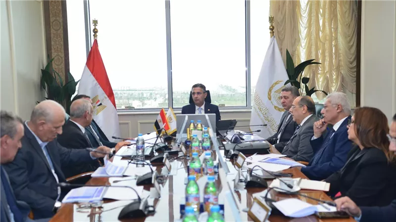 وزير التموين يعقد اجتماعًا مع شركة الإسكندرية للزيوت والصابون لمتابعة خطط التوسع
