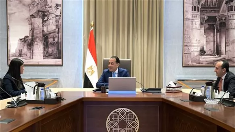 رئيس الوزراء يتابع مع رانيا المشاط عدداً من ملفات العمل