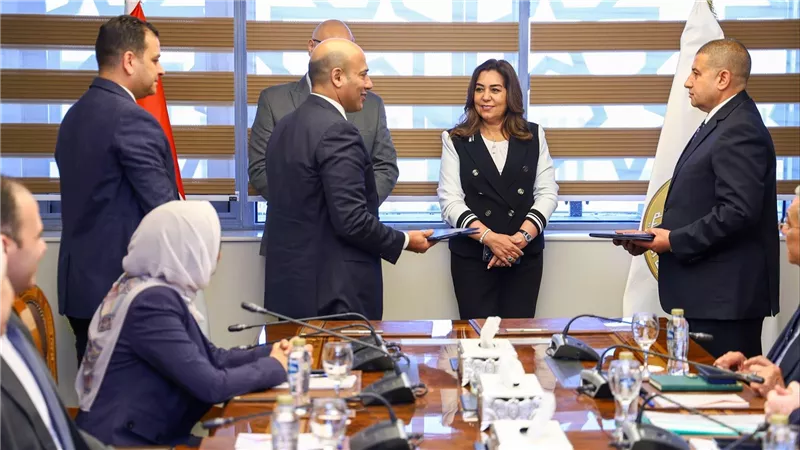 توقيع عقد مشروع «30 مليون بيضة مائدة» بمدينة الخانكة