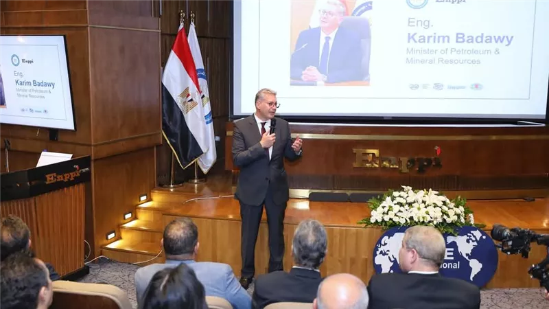 وزير البترول: الشباب هم القوة الدافعة نحو مستقبل مشرق