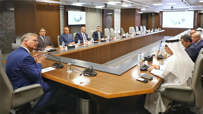 وزير البترول يبحث مع «موانئ أبوظبي» سبل تعزيز التعاون في البنية التحتية والطاقة النظيفة