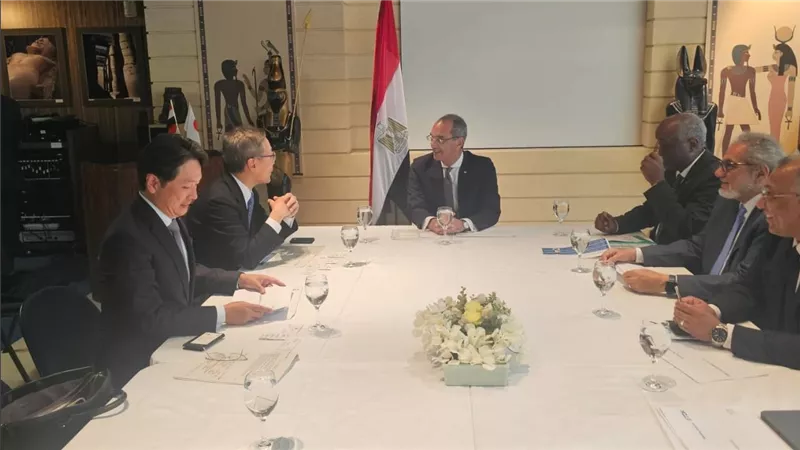 وزير الاتصالات يلتقي مسؤولى شركات يابانية لبحث فرص التعاون المشترك