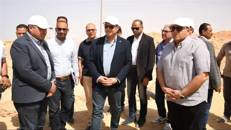 وزير الإسكان يتابع مشروعات الساحل الشمالي الغربي ويتفقد أعمال الطرق والمرافق برأس الحكمة 