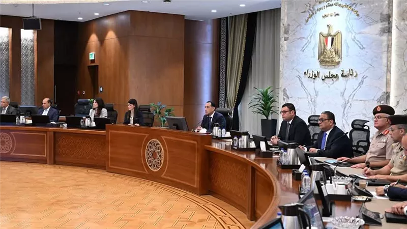 رئيس الوزراء يتابع الموقف التنفيذي للمرحلة الأولى من المبادرة الرئاسية 