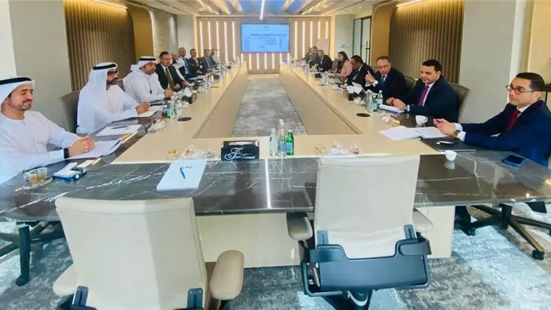 وزير الاستثمار يبحث فرص التعاون مع مجموعة أبوظبي للطيران