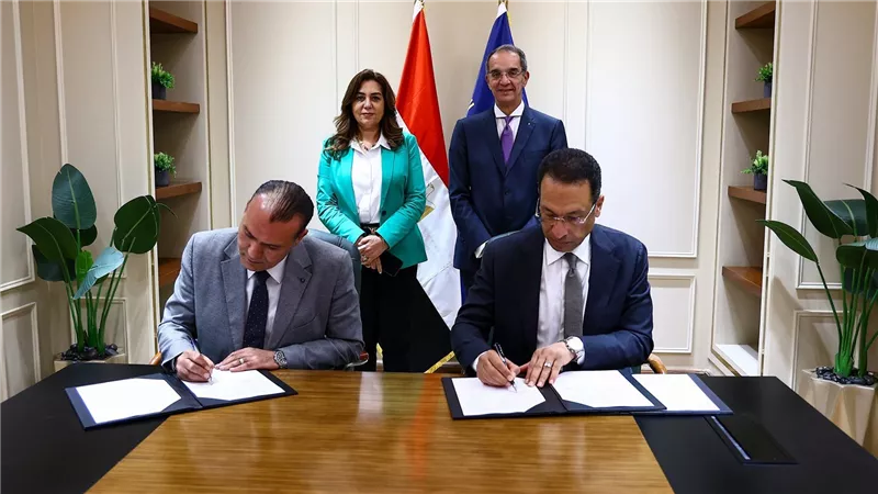 وزير الاتصالات: تجهيز مجمعات 