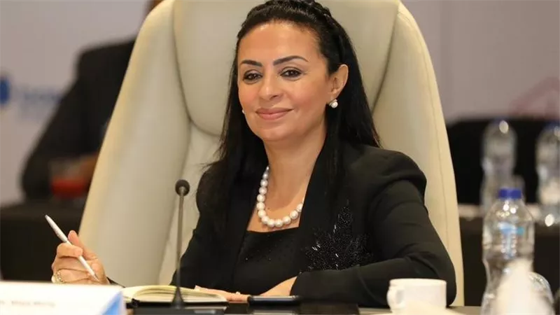 وزيرة التضامن توجه بصرف 100 ألف جنيه لأسرة بطل 