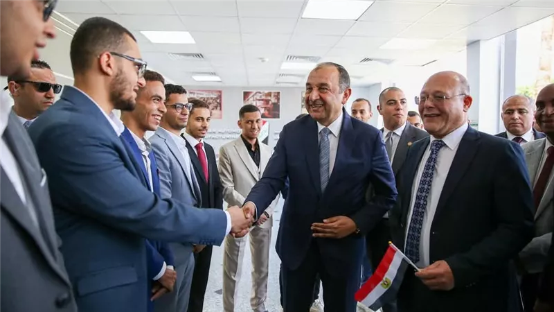 زيارة وزير قطاع الأعمال