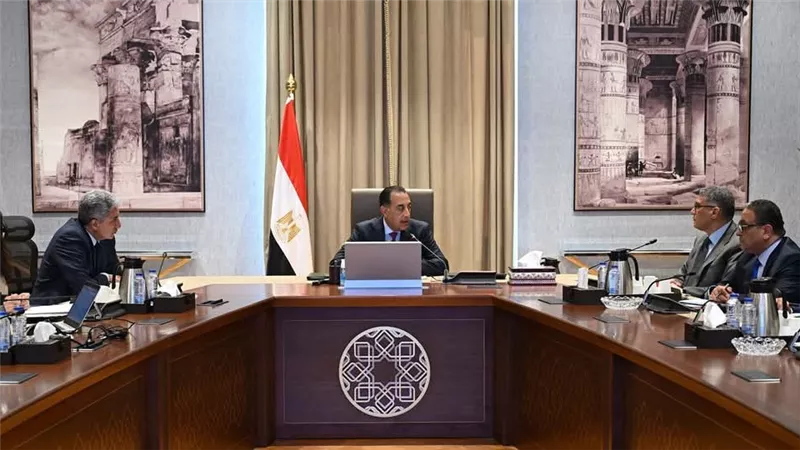 رئيس الوزراء يتابع الموقف التنفيذي للتشغيل التجريبي لمشروع تطوير منظومة زيارة أهرامات الجيزة 
