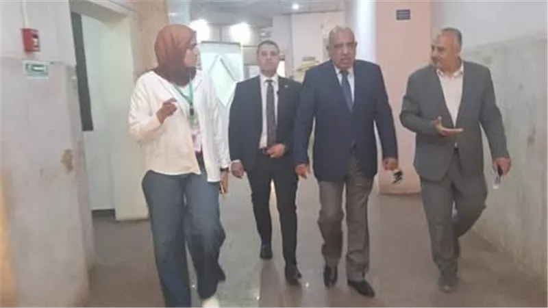 وزير الكهرباء يتفقد