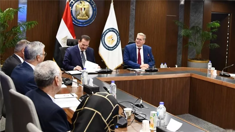 وزير البترول يجتمع