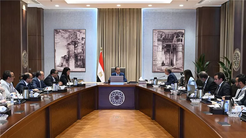 رئيس الوزراء يناقش خطة العمل لإجراء التعداد العام للسكان والإسكان والمنشآت 2027