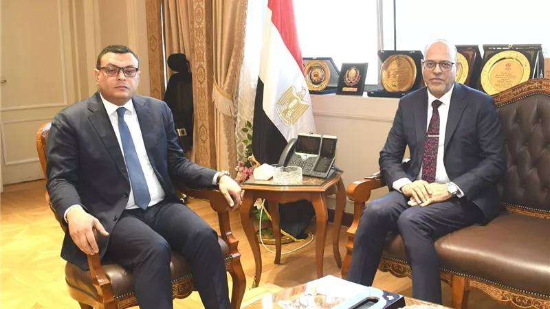 وزيرا الإسكان والعمل
