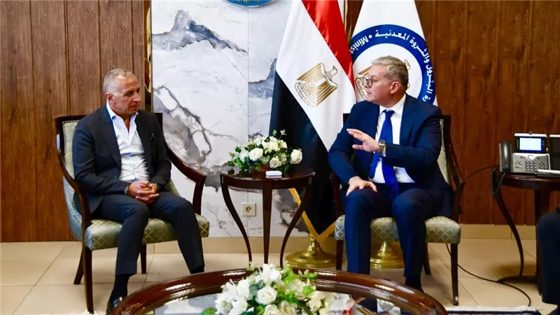 وزير البترول يبحث