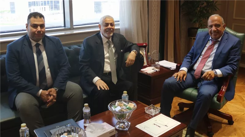 وزير الكهرباء يبحث