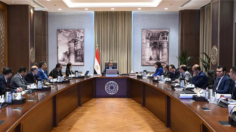 رئيس الوزراء يتابع