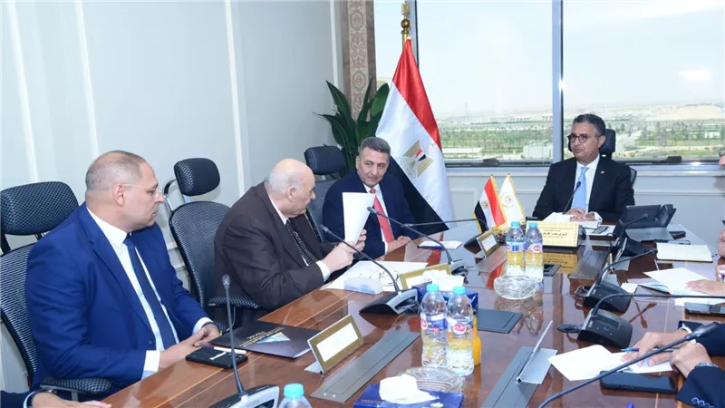 وزير التموين يعقد