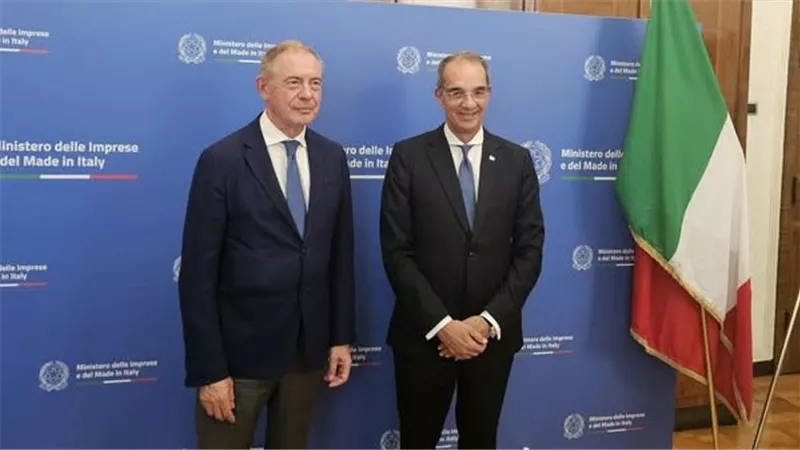 وزير الاتصالات يلتقي