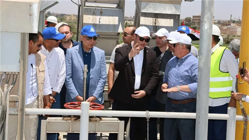 وزير الإسكان ومحافظ المنيا يتفقدان محطتي مياه شرب العدوة الجديدة