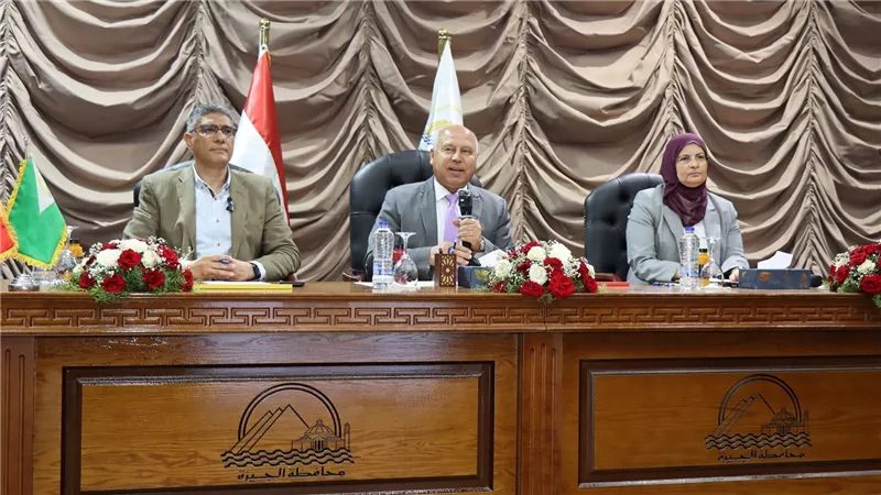 الوزير يبحث مع محافظ