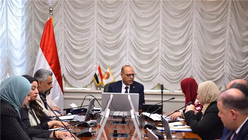 زير العمل يشهد اجتماع
