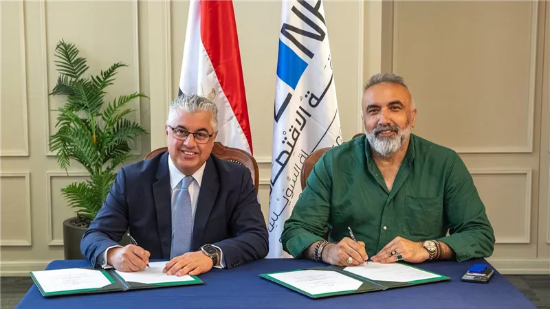 باستثمارات 20 مليون دولار.. اقتصادية قناة السويس توقع عقد مشروع صناعة أقمشة الجينز مع شركة تركية 