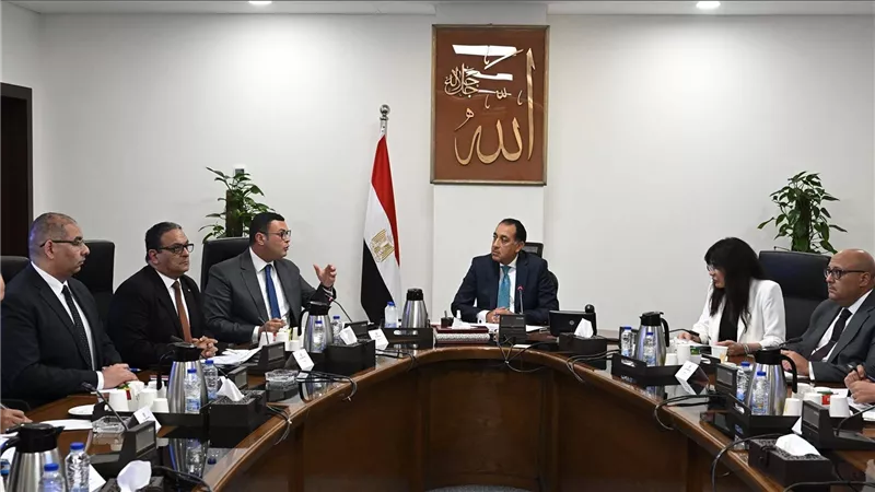 رئيس الوزراء يتابع موقف تسليم الوحدات السكنية للموظفين المنتقلين للعمل بالعاصمة الإدارية الجديدة