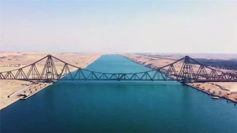 جسر الدوران الأفقي لقناة السويس.. إنجاز هندسي يعانق المستقبل
